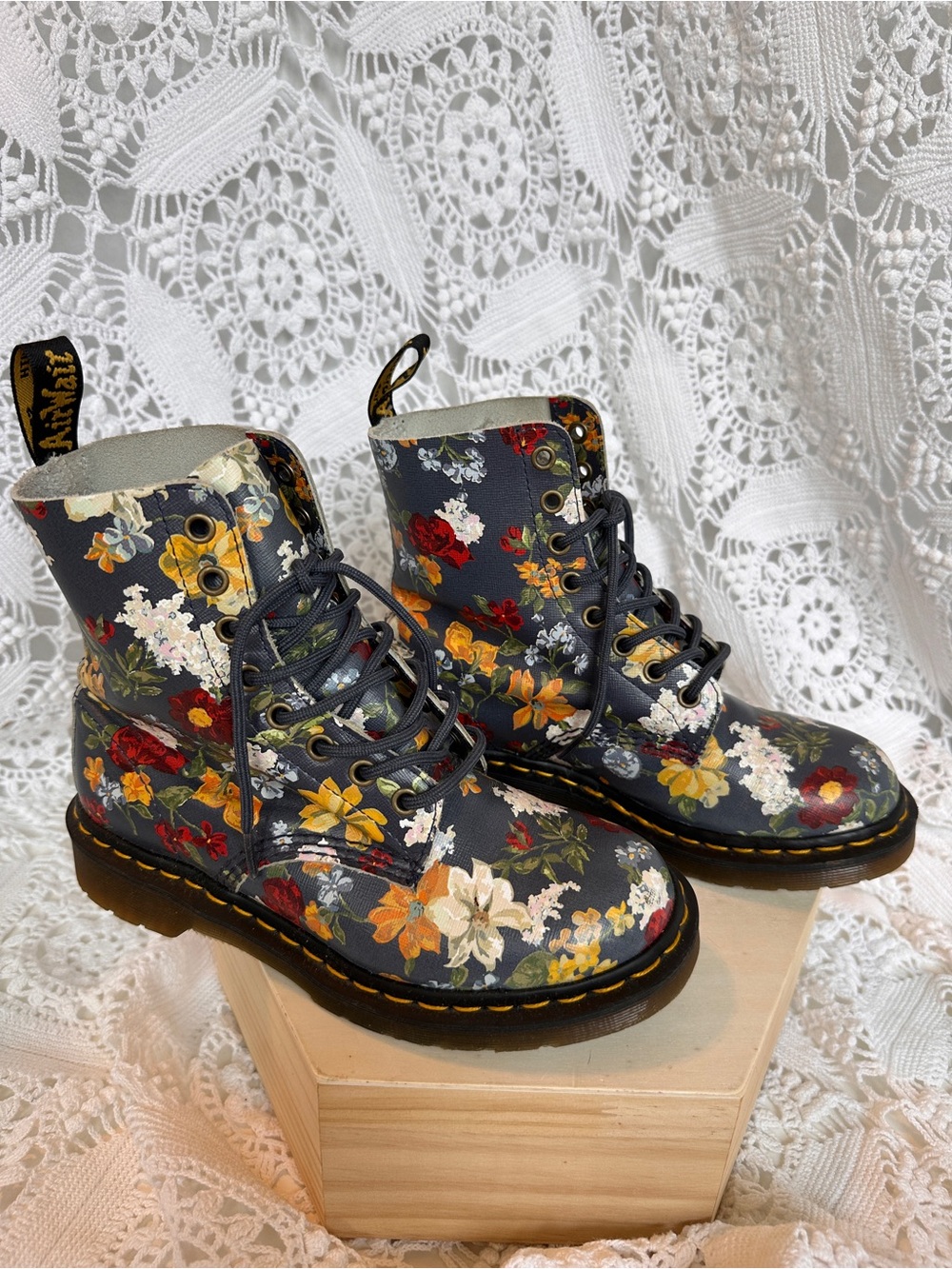 RARE Dr. Martens 1460 Pascal Darcy Floral Leather Combat Boots Navy 8-Eye Sz 6